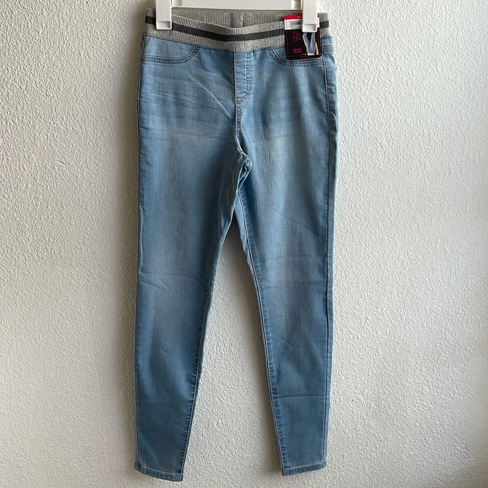 No Boundaries Mid Rise Jegging in Size S (3-5)